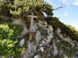 Ein Kreuz erinnert an 2 verunglückte Bergsteiger