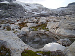 Vom Gletscher blank polierte Felsen