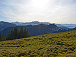 Links der markante Hochvogel, in der Bildmitte die Kette vom Großen Daumen zum Nebelhorn