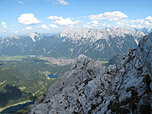 Blick Richtung Mittenwald und westliches Karwendel