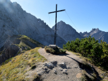 Das Gipfelkreuz des Steinkarkopfs
