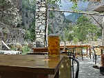 Importiertes Bierglas auf Kreta