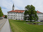Am  Kloster Schäftlarn startet die 2. Etappe des Jakobsweg