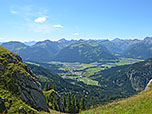 Rechts im Hintergrund ist der Vilsalpsee zu erkennen