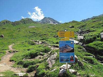 Wir wandern allerdings geradeaus weiter