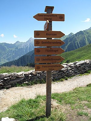 Wegweiser am Ahornsee