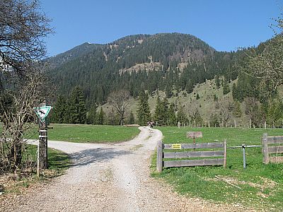 Vom Wanderparkplatz in Geitau...