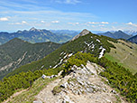 Blick über die Benzingspitz zur Aiplspitz, links der Wendelstein