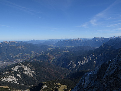 Im Osten die Schöttelkarspitze