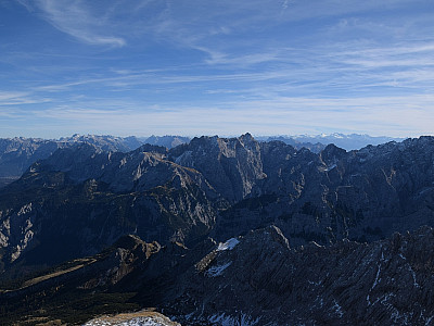 In der Bildmitte, die Leutascher Dreitorspitze