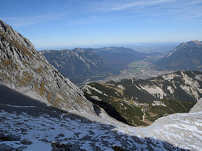 Am Ende des Grat halten wir  uns links ...