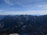 In der Bildmitte, die Leutascher Dreitorspitze