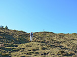 Von der Alm wandern wir hinauf zum Angerlkreuz
