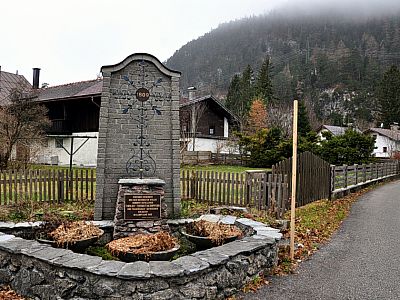 ... geht es durch den Ort ...