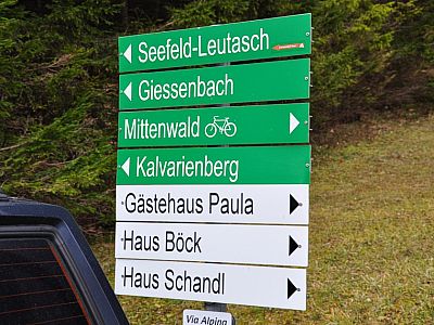 ...um den Wegweisern 