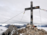 Das Gipfelkreuz der Arnplattenspitze.