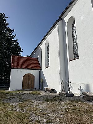 Der Eingang zur Kirche