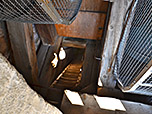 Über die schmale Treppe des Kirchturms verlassen wir die Aussichtsplattform