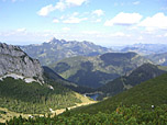 Hinten der Wendelstein, unten der Soinsee