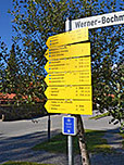 Wegweiser am Bahnhof Schliersee