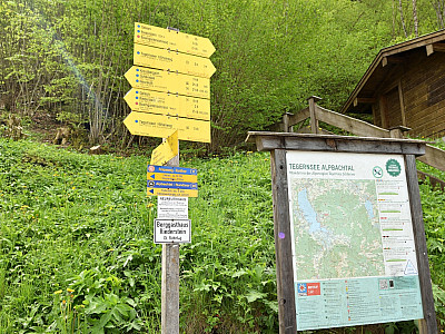 Am Parkplatz hat man 3 Möglichkeiten, den Aufstieg zu beginnen