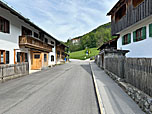 In Tegernsee spazieren wir über die Klosterwachtstaße...