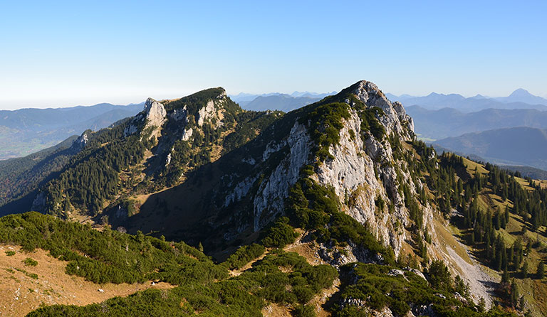 Benediktenwand (1801 m), Achselköpfe (1709 m) vom Brauneck