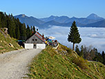 ...spazieren wir leicht abwärts zur Strasseralm