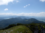 Im Südwestern erkennt man das kühle Nass des Walchensees