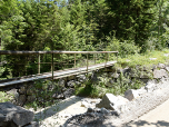 Eine kleine Brücke führt uns über einen Zufluss zum Lainbach