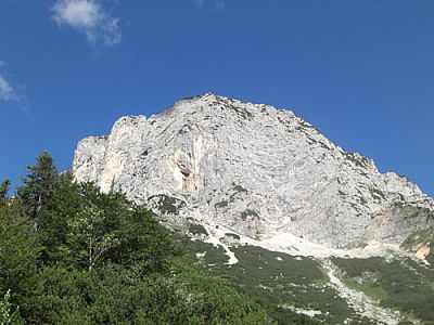 Der Hochthron mit seiner imposanten Wand