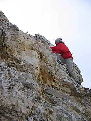 Teilweise mit Drahtseilen gesichert...