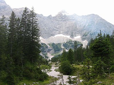 Vorm kleinen Ahornboden zeigt sich die Birkkarspitze