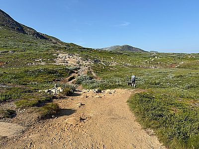 ...bleiben wir stets am breiten Wanderweg