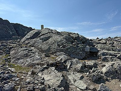 ...bringt uns geräumigen Gipfel