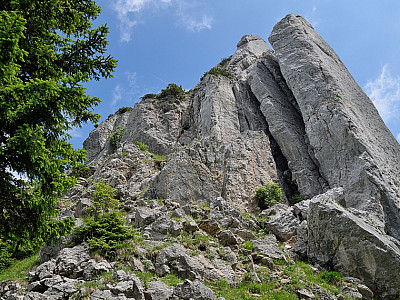 Links der Nadel beginnt die Kletterei