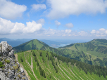 Der Tegernsee ist zwischen Setzberg und Wallberg zu sehen