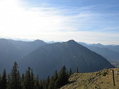 Im Westen zeigt sich der Wallberg