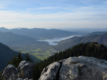 Im Norden ist schön der Tegernsee zu sehen