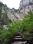 Eine Treppe hinauf