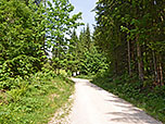 ...und einem breiten Fahrweg