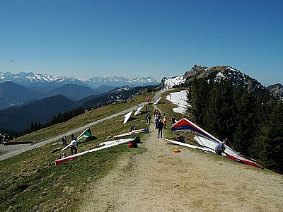 Auch die Drachenflieger machen sich startklar