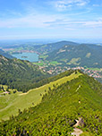 Blick über den bisherigen Anstiegsweg zum Schliersee