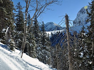 Hinter dem Aggenstein kommt das Brentenjoch zum Vorschein