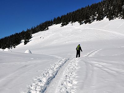 Zunächst halten wir uns nordwestlich, ...