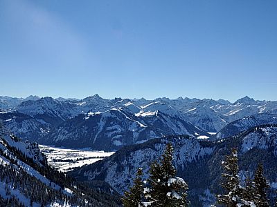 Die Aussicht nach Süden ins Tannheimer Tal