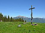 Gipfelkreuz mit Schafberg