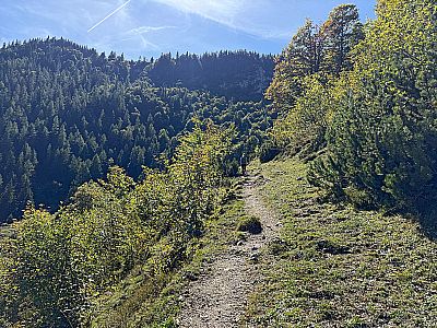 Der Pfad leitet uns in der Folgezeit nach Südwesten