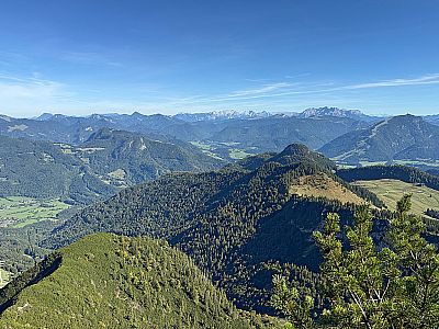 ...zu den Berchtesgadener Alpen und zu den Loferer Steinbergen...