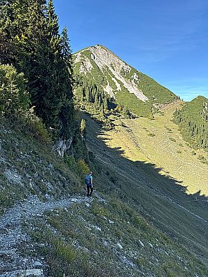 ...und wandern in nordöstlicher Richtung bergab